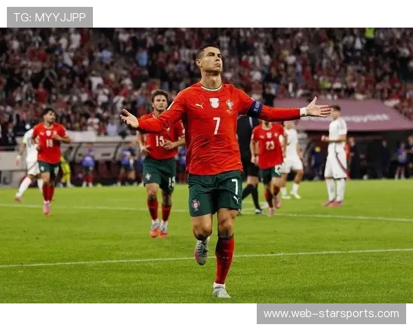 C罗看到舞者跳自己庆祝动作，现场笑疯：足球明星与舞台的意外碰撞