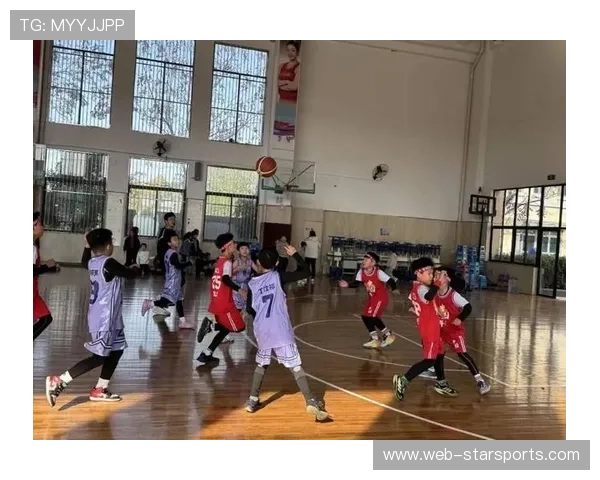 篮球少年在拼搏中成长，篮球运动少年